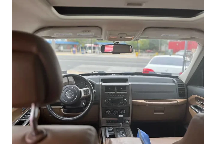 $7495 : 2012 Liberty Limited image 7