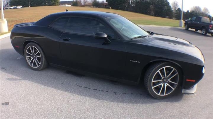 $31000 : PRE-OWNED  DODGE CHALLENGER R/ image 2