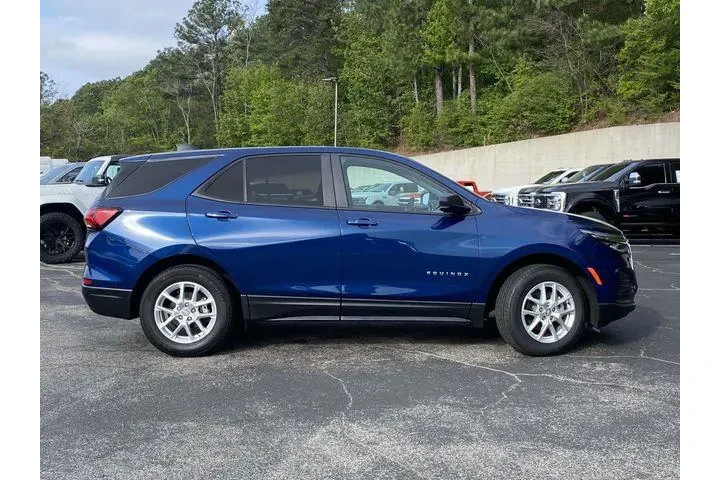 $20490 : Chevrolet Equinox 2023 LS 4d image 2