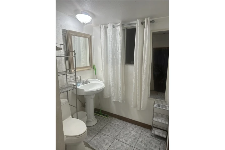 $1000 : Cuarto con baño privado image 5