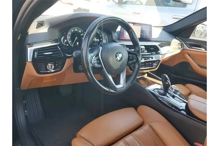 BMW 5 Series 2019 530i 4dr S image 9