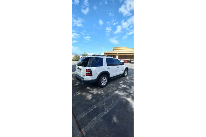 $6800 : Ford Explorer XLT 4.0 L V6 image 4