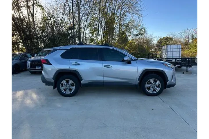$23965 : Toyota RAV4 2023 XLE 4dr SUV image 4