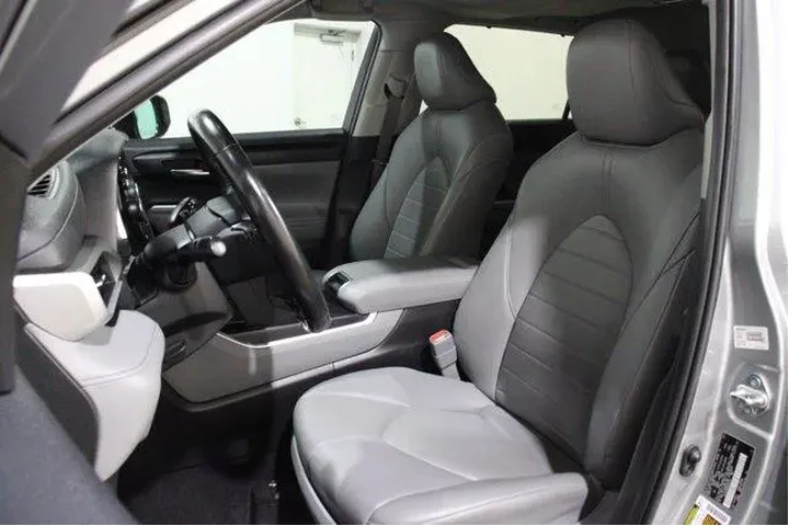 $28998 : Toyota Highlander 2021 XLE 4 image 5