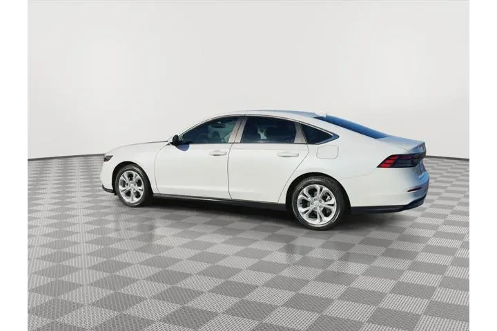$23500 : Honda Accord 2024 LX 4dr Sed image 6