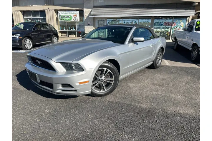 2014 Mustang V6 Premium image 9