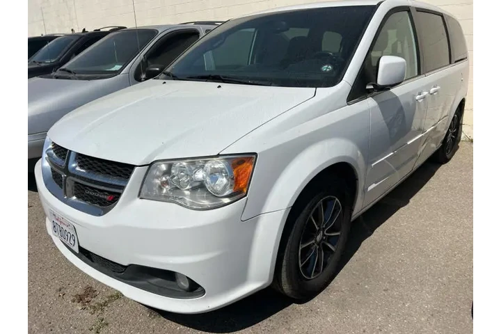 $7000 : 2017 Grand Caravan SXT image 4