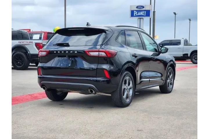 $22935 : Ford Escape 2023 ST-Line 4dr image 5
