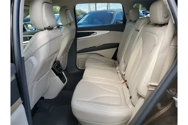 $24590 : Lincoln Nautilus 2020 4dr St image 10