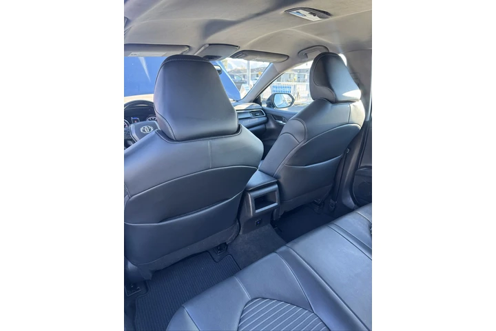 $1 : Toyota Camry SE image 10