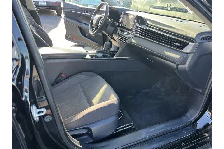 $33999 : Toyota Camry 2025 XSE 4dr Se image 2