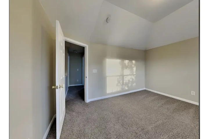 $1200 : Low income single family house image 6