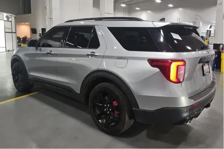 $29400 : Ford Explorer 2021 AWD ST 4d image 2