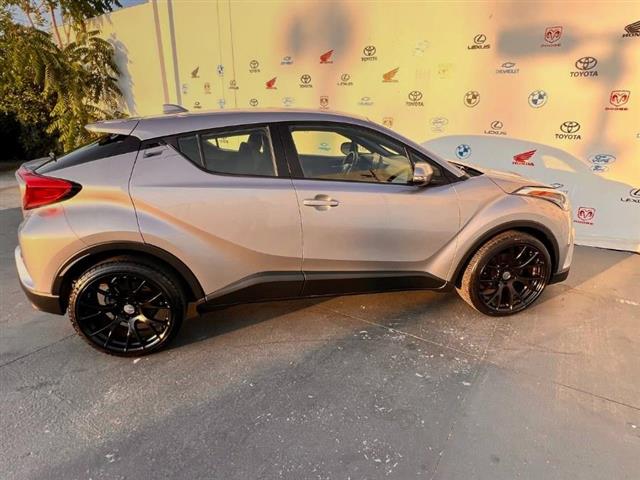 $17995 : Used 2019 C-HR XLE FWD (Natl) image 2