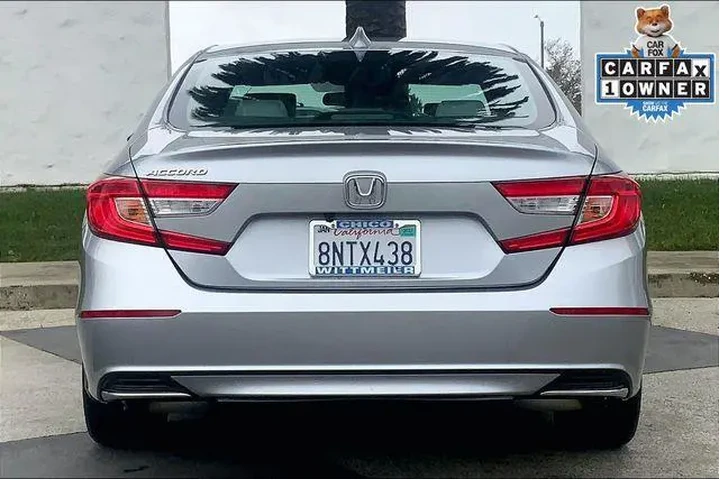 $23985 : Honda Accord 2020 LX 4dr Sed image 4