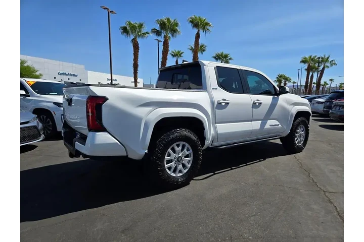 $35413 : Toyota Tacoma 2024 4x4 SR5 4 image 6