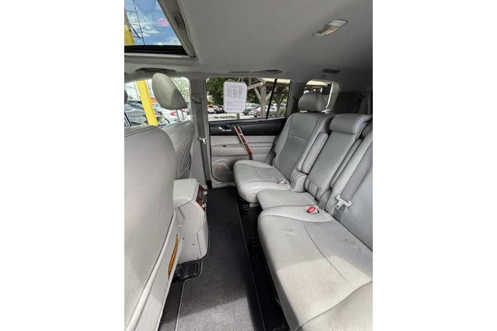 2012 Highlander Limited image 9