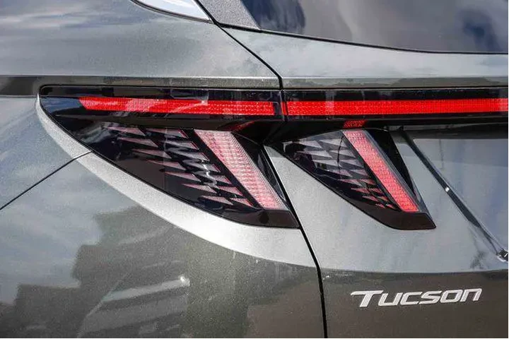 $33683 : Hyundai TUCSON Hybrid 2025 A image 9