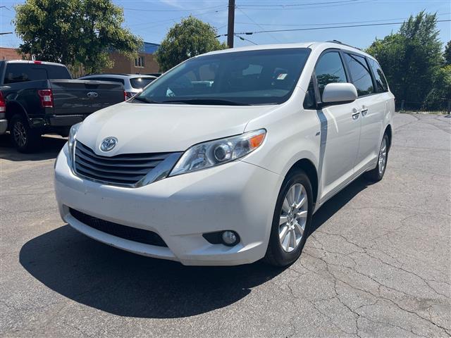 $23988 : 2017 Sienna XLE Premium 7-Pas image 4