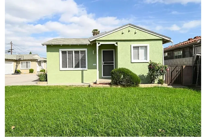 $1465 : ASTONISHING HOUSEHOLD FOR RENT image 1