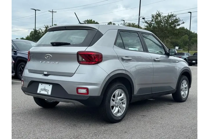 $22128 : Hyundai VENUE 2026 SE 4dr Cr image 9