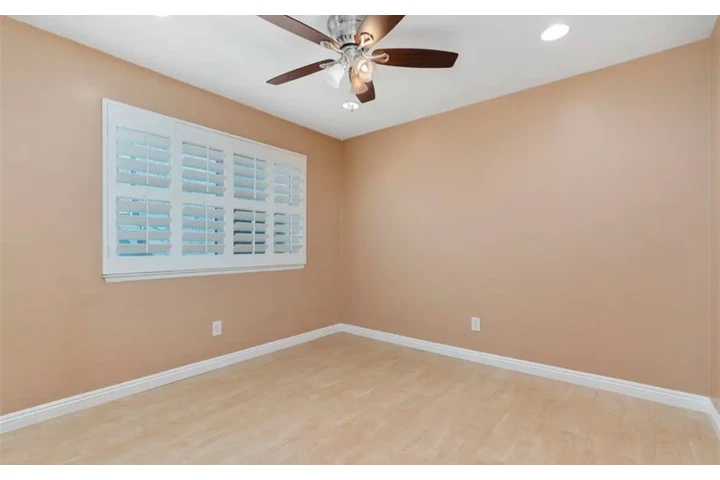 $2450 : 3 Bedroom Home in Koreatown LA image 7