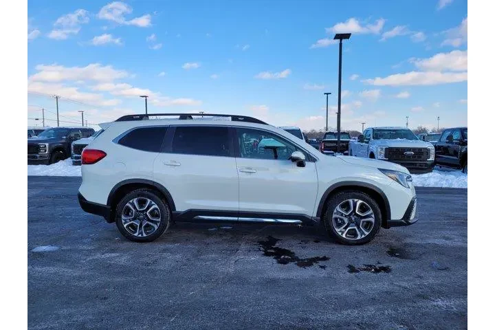 $31981 : Subaru Ascent 2023 AWD Limit image 2
