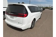 $25900 : Chrysler Pacifica Plug-In Hy thumbnail