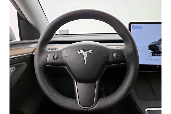 $37998 : Tesla Model Y 2024 AWD Long image 10