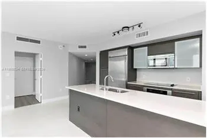 $6000 : Rental property with 3 bedro image 4