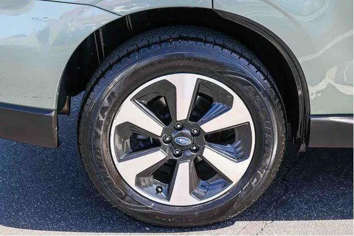 $13498 : Subaru Forester 2018 AWD 2.5 image 8