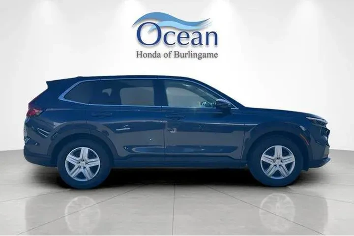$29491 : Honda CR-V 2025 LX 4dr SUV image 3