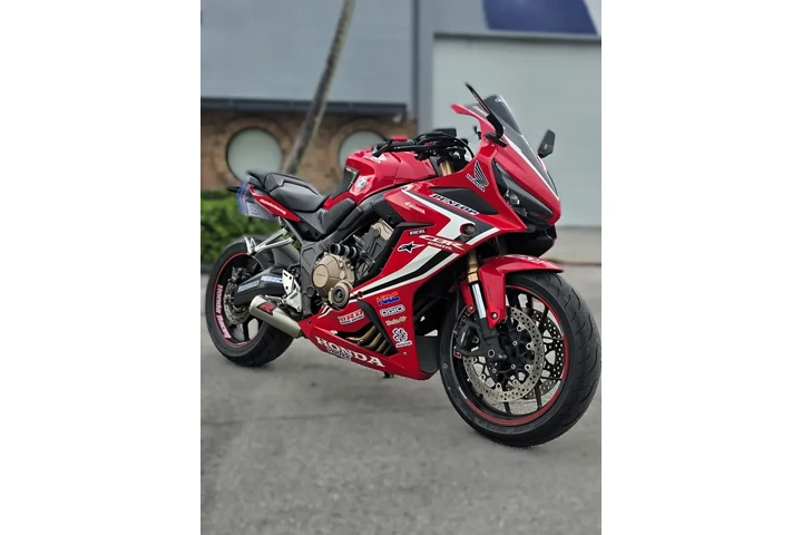 $1800 : Honda CBR650R image 2
