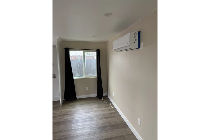 $1400 : Single apartment image 4