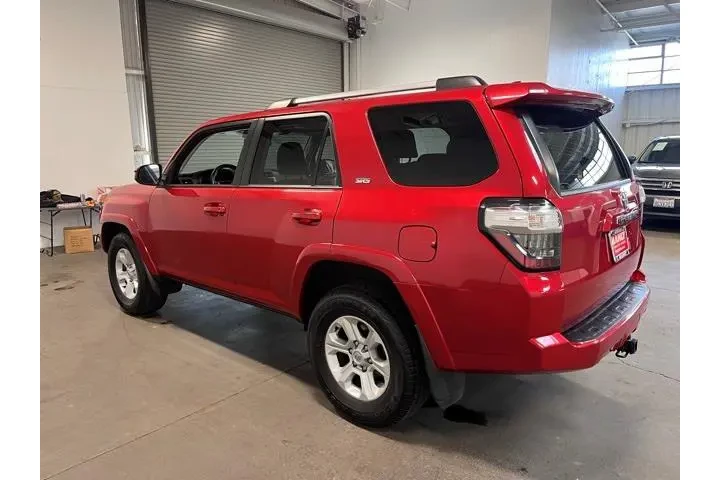 $33959 : Toyota 4Runner 2024 4x2 SR5 image 5