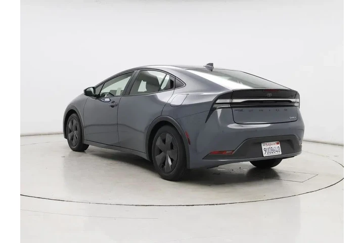 $32998 : Toyota Prius Plug-in Hybrid image 2
