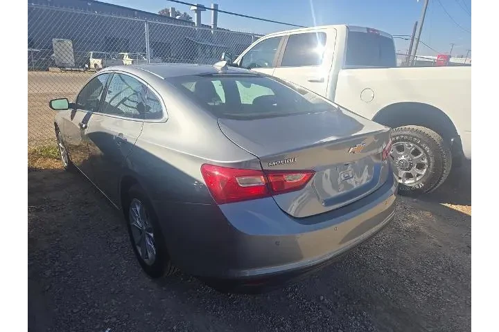 $17245 : Chevrolet Malibu 2024 LT 4dr image 2