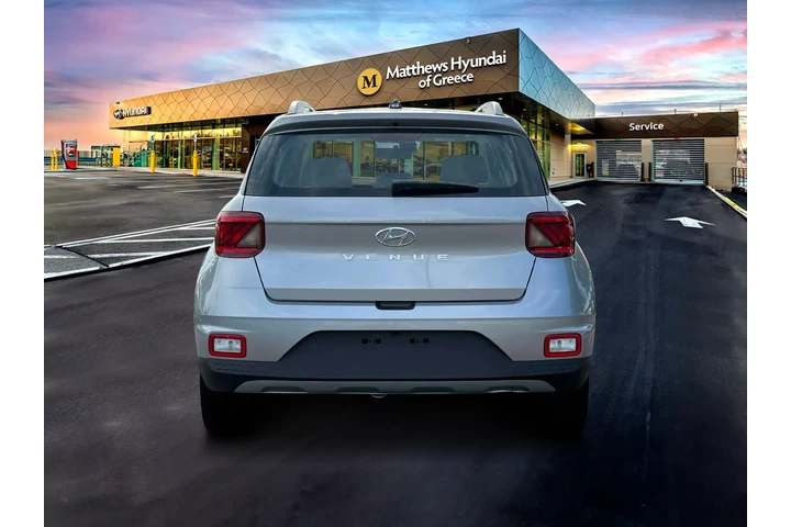 $18413 : Hyundai VENUE 2024 SEL 4dr C image 6