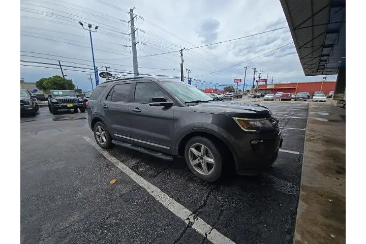$12773 : Ford Explorer 2018 XLT 4dr S image 2