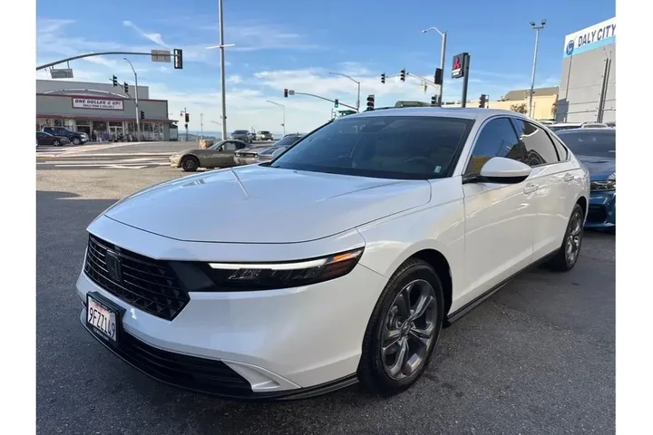 $25388 : Honda Accord 2023 EX 4dr Sed image 2