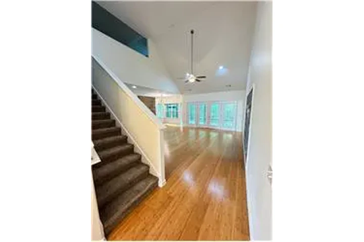 $3200 : Rental property with 4 bedro image 8