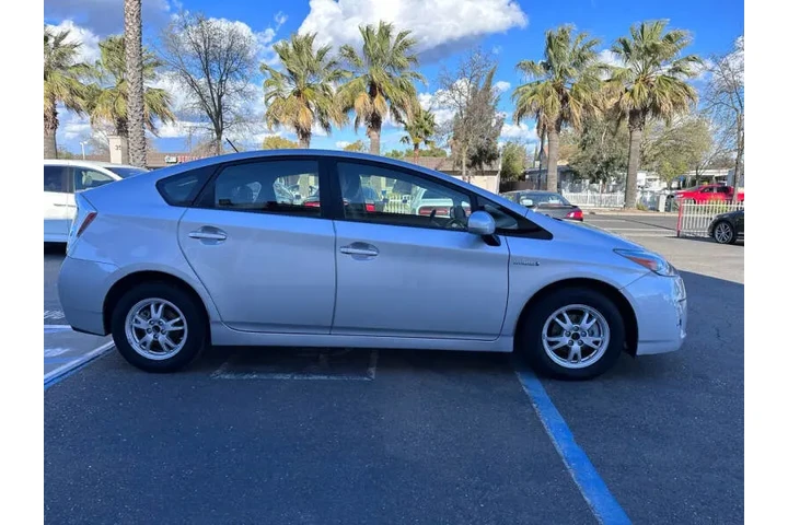$8940 : 2010 Prius II image 4