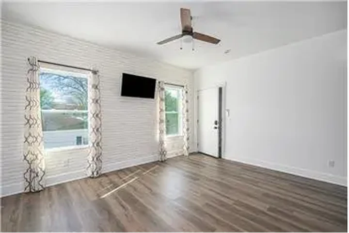$1700 : Rental property with 2 bedro image 4