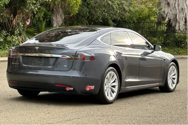 Tesla Model S 2017 60 4dr Li image 3