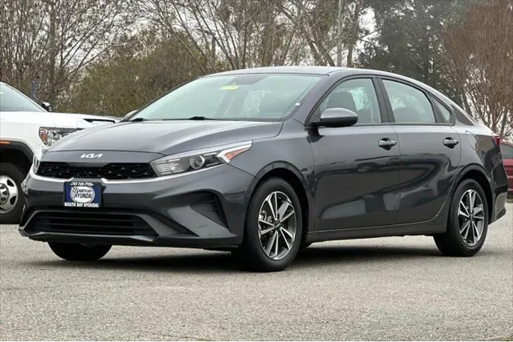 $15990 : Kia Forte 2023 LXS 4dr Sedan image 8