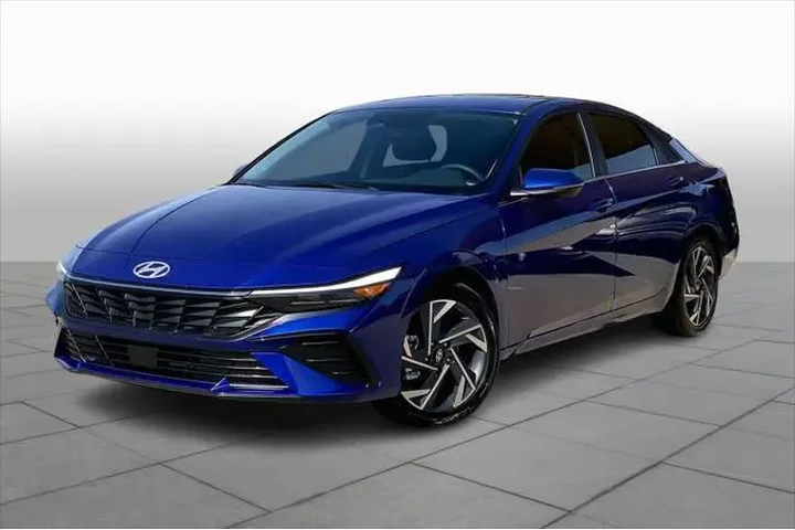 $27987 : Hyundai ELANTRA 2026 Limited image 1