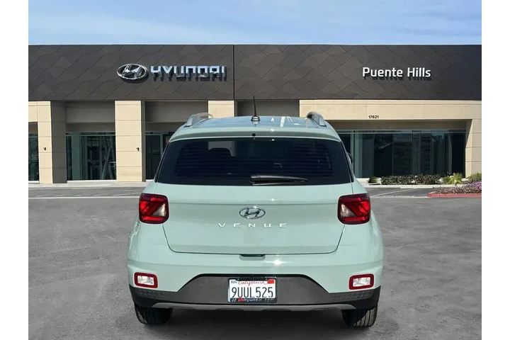 $22908 : Hyundai VENUE 2025 SEL 4dr C image 5