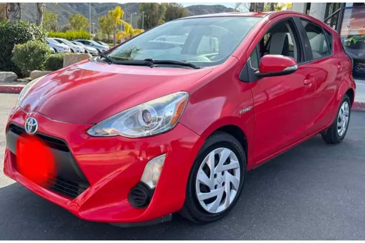 $4500 : Toyota Prius C 2017 image 1
