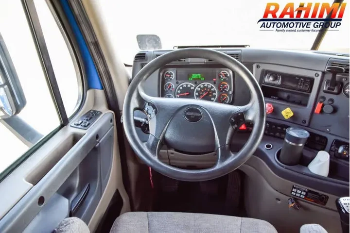 $32500 : 2016 Freightliner Cascadia image 10