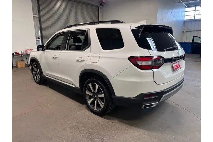 $39981 : Honda Pilot 2024 Touring 4dr image 5